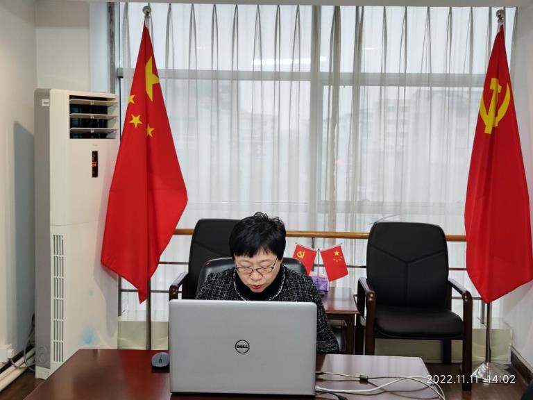 图为孙建春同志做开班讲话